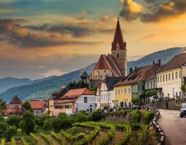 Lais Puzzle - Kirche von Weißenkirchen in der Wachau, einer Gemeinde im Bezirk Krems-Land, Wachau, Österreich - 40, 100, 200, 500, 1.000 & 2.000 Teile