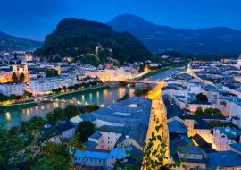 Lais Puzzle - Zentrum der Stadt Salzburg zur blauen Stunde. Österreich - 1.000 Teile