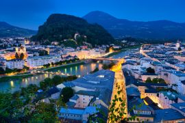 Lais Puzzle - Zentrum der Stadt Salzburg zur blauen Stunde. Österreich - 2.000 Teile