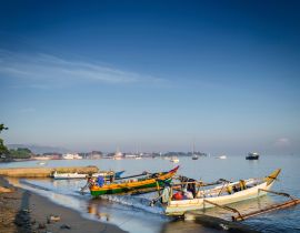 Lais Puzzle - traditionelle Fischerboote am Strand von Dili in Osttimor Leste - 40, 100, 200, 500, 1.000 & 2.000 Teile