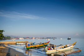 Lais Puzzle - traditionelle Fischerboote am Strand von Dili in Osttimor Leste - 2.000 Teile