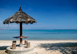 Lais Puzzle - Blick auf den tropischen Strand von Areia Branca bei Dili in Osttimor - 1.000 Teile