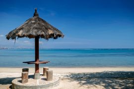 Lais Puzzle - Blick auf den tropischen Strand von Areia Branca bei Dili in Osttimor - 2.000 Teile