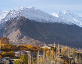Lais Puzzle - Hunza-Tal im Herbst, umgeben von der Karakoram-Bergkette in Gilgit Baltistan, Pakistan - 40, 100, 200, 500, 1.000 & 2.000 Teile