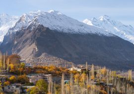 Lais Puzzle - Hunza-Tal im Herbst, umgeben von der Karakoram-Bergkette in Gilgit Baltistan, Pakistan - 1.000 Teile