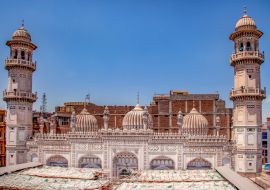 Lais Puzzle - Alte Moschee in Peshawar, Die Mahabat-Khan-Moschee, manchmal auch Mohabbat-Khan-Moschee genannt, ist eine Moschee aus dem 17. Jahrhundert in Peshawar, Pakistan - 1.000 Teile