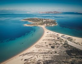 Lais Puzzle - Luftaufnahme von Isuledda (Isola dei Gabbiani) und Porto Pollo Beach, Palau, Paradies der Wind- und Kitesurfer - 40, 100, 200, 500, 1.000 & 2.000 Teile