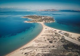 Lais Puzzle - Luftaufnahme von Isuledda (Isola dei Gabbiani) und Porto Pollo Beach, Palau, Paradies der Wind- und Kitesurfer - 1.000 Teile