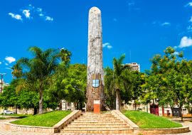 Lais Puzzle - Madre de Ciudades-Denkmal auf der Plaza de Armas in Asuncion, Paraguay - 1.000 Teile