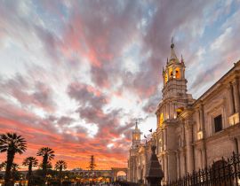 Lais Puzzle - Die Kathedrale von Arequipa, Peru, in der Abenddämmerung - 40, 100, 200, 500, 1.000 & 2.000 Teile