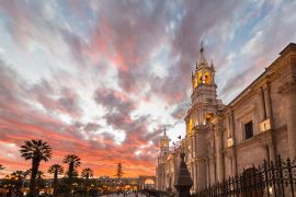 Lais Puzzle - Die Kathedrale von Arequipa, Peru, in der Abenddämmerung - 2.000 Teile