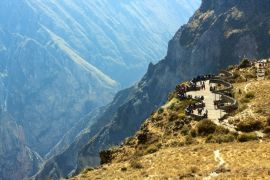 Lais Puzzle - Touristen am Aussichtspunkt Cruz Del Condor, Colca-Schlucht, Peru - 2.000 Teile