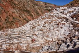 Lais Puzzle - Die schönen Landschaften und der atemberaubende Blick auf die Salzpfannen von Maras bei Sonnenuntergang, Heiliges Tal, Peru - 2.000 Teile