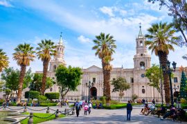 Lais Puzzle - Basilika-Kathedrale von Arequipa in Peru - 2.000 Teile