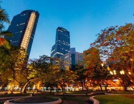Lais Puzzle - Ayala Triangle Park in der Mitte von Makati City, Philippinen - 40, 100, 200, 500, 1.000 & 2.000 Teile