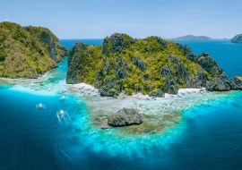 Lais Puzzle - Luftaufnahme der tropischen Insel Shimizu mit steilen Felsen und weißem Sandstrand in blauem Wasser El Nido, Palawan, Philippinen - 1.000 Teile