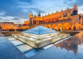 Lais Puzzle - Tuchhallengebäude Sukiennice bei Nacht auf dem Hauptplatz von Krakau, Polen - 1.000 Teile