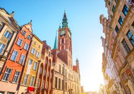 Lais Puzzle - Morgens Blick auf die zentrale Straße mit dem Rathaus im Zentrum der Altstadt von Danzig, Polen - 1.000 Teile
