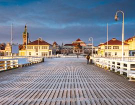 Lais Puzzle - Kalter Morgen, Pier in Sopot bei Sonnenaufgang mit erstaunlich buntem Himmel. Winter in Polen - 40, 100, 200, 500, 1.000 & 2.000 Teile