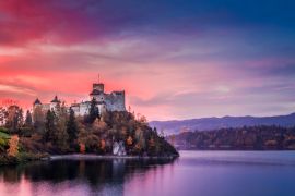 Lais Puzzle - Schönes Schloss am See in der rosa Abenddämmerung, Polen - 2.000 Teile