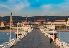 Lais Puzzle - Der Pier von Sopot und die schöne Stadtansicht von Sopot, Polen - 1.000 Teile