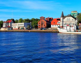 Lais Puzzle - Ustka, Pommern, Polen - Ustka Seehafen Peers und Schiffe und die Ostseeküste - 40, 100, 200, 500, 1.000 & 2.000 Teile