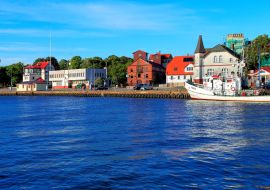 Lais Puzzle - Ustka, Pommern, Polen - Ustka Seehafen Peers und Schiffe und die Ostseeküste - 1.000 Teile