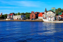 Lais Puzzle - Ustka, Pommern, Polen - Ustka Seehafen Peers und Schiffe und die Ostseeküste - 2.000 Teile