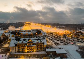 Lais Puzzle - Bania Hotel und Skigebiet in Bialka, Polen im Winter - 1.000 Teile