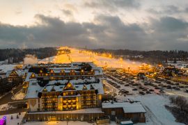Lais Puzzle - Bania Hotel und Skigebiet in Bialka, Polen im Winter - 2.000 Teile