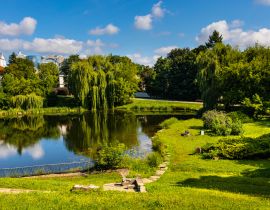 Lais Puzzle - Park am Morskie Oko-Teich unterhalb der Pulawska- und Dworkowa-Straße im Stadtteil Mokotow mit Blick auf die Innenstadt von Srodmiescie in Warschau in Polen - 40, 100, 200, 500, 1.000 & 2.000 Teile