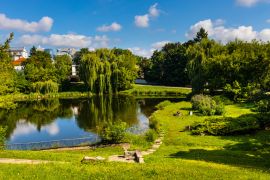 Lais Puzzle - Park am Morskie Oko-Teich unterhalb der Pulawska- und Dworkowa-Straße im Stadtteil Mokotow mit Blick auf die Innenstadt von Srodmiescie in Warschau in Polen - 2.000 Teile