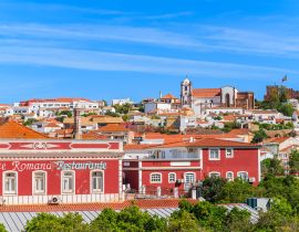 Lais Puzzle - Restaurantgebäude in der Stadt Silves, die für die am besten erhaltene Burg der Algarve-Region bekannt ist, Portugal - 40, 100, 200, 500, 1.000 & 2.000 Teile