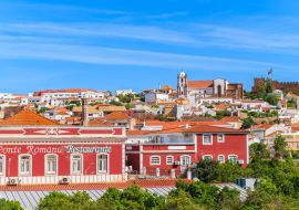 Lais Puzzle - Restaurantgebäude in der Stadt Silves, die für die am besten erhaltene Burg der Algarve-Region bekannt ist, Portugal - 1.000 Teile