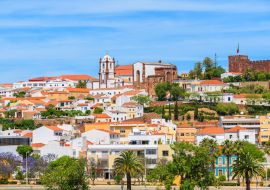 Lais Puzzle - Blick auf die Gebäude der Stadt Silves mit der berühmten Burg und der Kathedrale, Algarve-Region, Portugal - 1.000 Teile