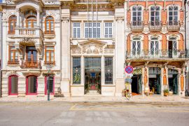 Lais Puzzle - Blick auf die schönen alten Fassaden von Gebäuden im Jugendstil in der Stadt Aveiro in Portugal - 2.000 Teile