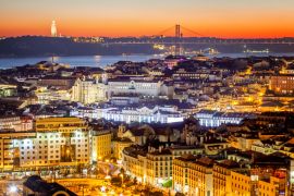 Lais Puzzle - schönes Stadtbild, Lissabon, die Hauptstadt Portugals bei Sonnenuntergang. Ein beliebtes Ziel für Reisen durch Europa, eine der schönsten Städte der Welt - 2.000 Teile