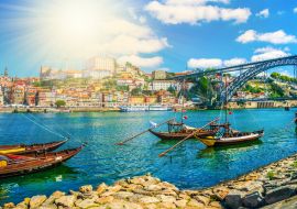 Lais Puzzle - Brücke Dom Luis I. und traditionelle Boote auf dem Fluss Rio Douro in Porto, Portugal - 1.000 Teile