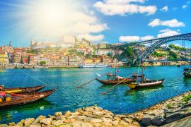 Lais Puzzle - Brücke Dom Luis I. und traditionelle Boote auf dem Fluss Rio Douro in Porto, Portugal - 2.000 Teile