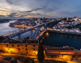 Lais Puzzle - Blick von der Stadt Vila Nova de Gaia auf den Fluss Douro und die Stadt Porto, Portugal - 40, 100, 200, 500, 1.000 & 2.000 Teile