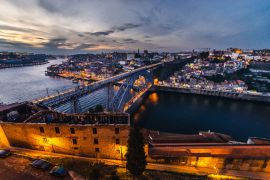 Lais Puzzle - Blick von der Stadt Vila Nova de Gaia auf den Fluss Douro und die Stadt Porto, Portugal - 2.000 Teile