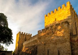 Lais Puzzle - Schloss São Jorge im Sonnenuntergang, blauer Himmel mit Wolken, Lissabon, Portugal - 1.000 Teile