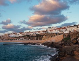 Lais Puzzle - Blick auf das Dorf Ericeira in Portugal - 40, 100, 200, 500, 1.000 & 2.000 Teile
