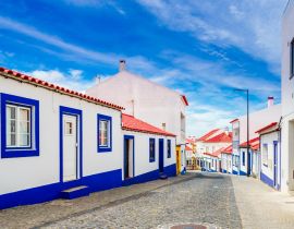Lais Puzzle - Blick auf die Altstadt von Vila Nova de Milfontes, Portugal - 40, 100, 200, 500, 1.000 & 2.000 Teile