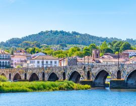 Lais Puzzle - Flussufer des Dorfes Ponte de Lima in Portugal - 40, 100, 200, 500, 1.000 & 2.000 Teile