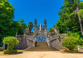 Lais Puzzle - Treppe, die zur Kirche Unserer Lieben Frau der Heilmittel in Lamego, Portugal, führt - 1.000 Teile