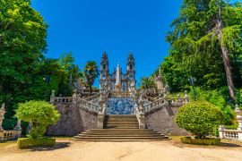 Lais Puzzle - Treppe, die zur Kirche Unserer Lieben Frau der Heilmittel in Lamego, Portugal, führt - 2.000 Teile