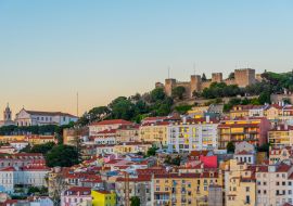 Lais Puzzle - Blick bei Sonnenuntergang auf die Burg Sao Jorge in Lissabon, Portugal - 1.000 Teile