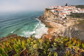 Lais Puzzle - Sintra, Lissabon, Portugal. Azenhas do Mar weißes Dorf Wahrzeichen auf der Klippe und Atlantik Wellen - 2.000 Teile