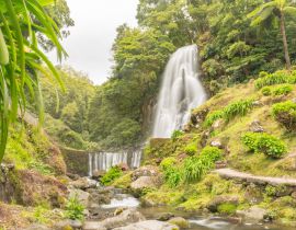 Lais Puzzle - Ribeira dos Caldeiroes, ein System von Wasserfällen auf den Azoren - 40, 100, 200, 500, 1.000 & 2.000 Teile